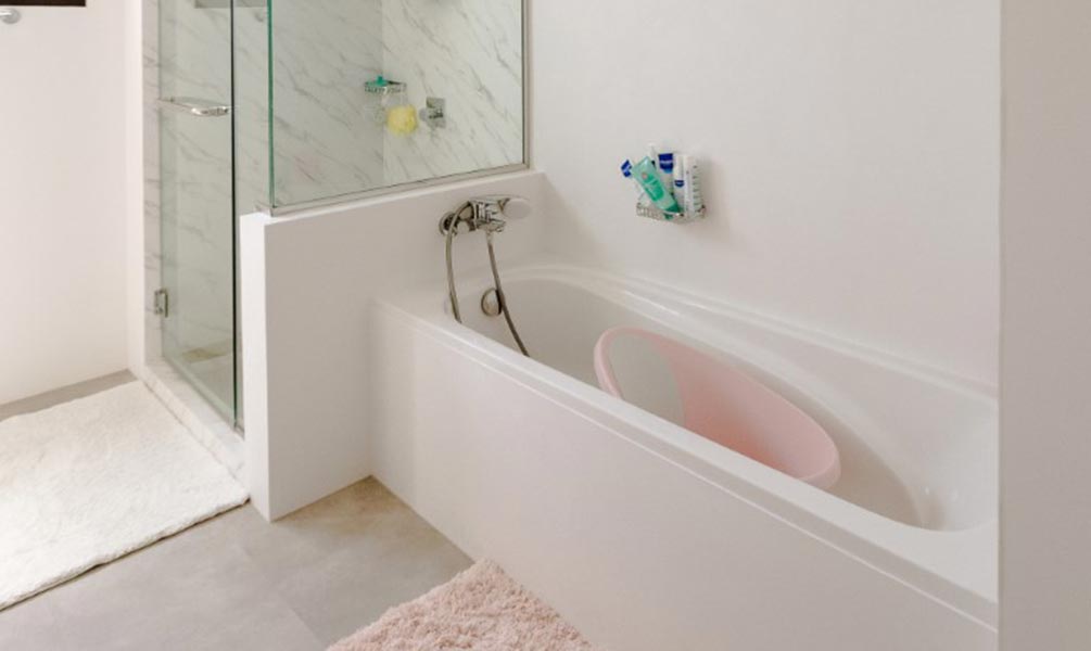 Łazienka po oklejeniu folią