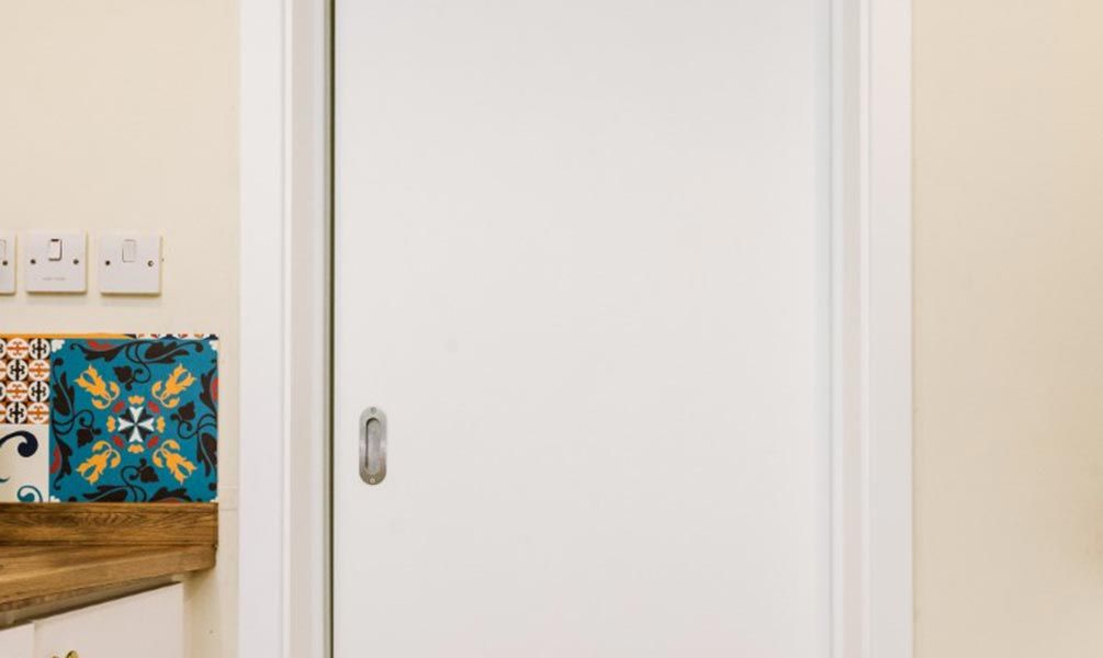 Drzwi pokojowe po oklejeniu folią drewnopodobną